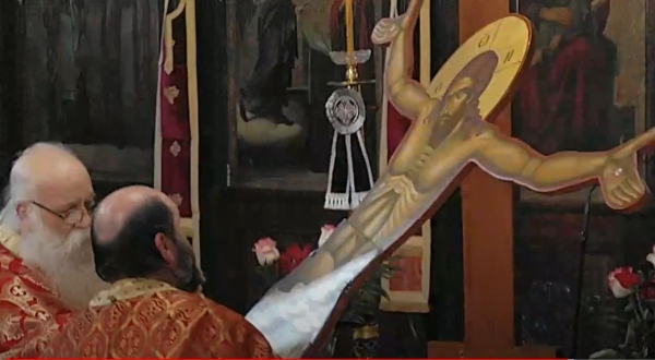 &Eta; &kappa;&omicron;&rho;ύ&phi;&omega;&sigma;&eta;&sigmaf; &tau;&omicron;&upsilon; &Theta;&epsilon;ί&omicron;&upsilon; &Delta;&rho;ά&mu;&alpha;&tau;&omicron;&sigmaf; - &Eta; &sigma;&upsilon;&gamma;&kappa;ί&nu;&eta;&sigma;&eta; &tau;&omicron;&upsilon; &Mu;&eta;&tau;&rho;&omicron;&pi;&omicron;&lambda;ί&tau;&eta; &Gamma;&rho;&epsilon;&beta;&epsilon;&nu;ώ&nu;, &sigma;&tau;&eta;&nu; &Alpha;&pi;&omicron;&kappa;&alpha;&theta;ή&lambda;&omega;&sigma;&eta; &tau;&omicron;&upsilon; &Kappa;&upsilon;&rho;ί&omicron;&upsilon;