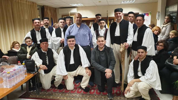 &Tau;&alpha; έ&psi;&alpha;&lambda;&lambda;&alpha;&nu; &nu;&upsilon;&chi;&tau;&iota;ά&tau;&iota;&kappa;&alpha; &sigma;&tau;&omicron;&nu; &Alpha;&nu;&tau;&iota;&pi;&epsilon;&rho;&iota;&phi;&epsilon;&rho;&epsilon;&iota;ά&rho;&chi;&eta; &Gamma;&rho;&epsilon;&beta;&epsilon;&nu;ώ&nu; (VIDEO)