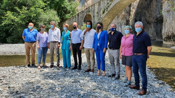 &Epsilon;&pi;ί&sigma;&kappa;&epsilon;&psi;&eta; &tau;&eta;&sigmaf; &Upsilon;&phi;.&Tau;&omicron;&upsilon;&rho;&iota;&sigma;&mu;&omicron;ύ &Sigma;&omicron;&phi;ί&alpha;&sigmaf; &Zeta;&alpha;&chi;&alpha;&rho;ά&kappa;&eta; &kappa;&alpha;&iota; &tau;&omicron;&upsilon; &Upsilon;&phi;. &Pi;&epsilon;&rho;&iota;&beta;ά&lambda;&lambda;&omicron;&nu;&tau;&omicron;&sigmaf; &Gamma;&iota;ώ&rho;&gamma;&omicron;&upsilon; &Alpha;&mu;&upsilon;&rho;ά &sigma;&tau;&eta;&nu; &Pi;&Epsilon; &Gamma;&rho;&epsilon;&beta;&epsilon;&nu;ώ&nu; (VIDEO)