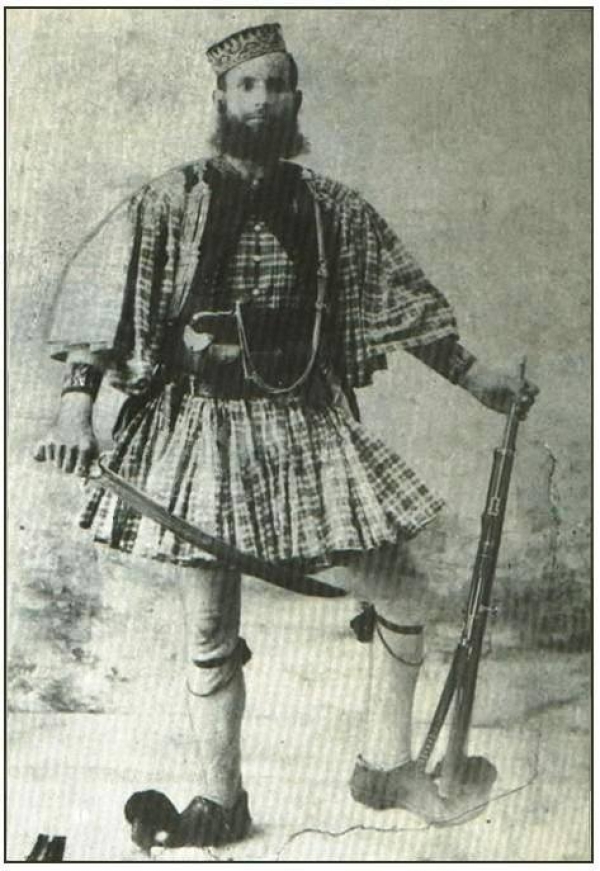 Έ&nu;&alpha; &mu;&iota;&kappa;&rho;ό &alpha;&phi;&iota;έ&rho;&omega;&mu;&alpha; &sigma;&tau;&eta; &mu;&nu;ή&mu;&eta; &tau;&omicron;&upsilon; &Theta;&rho;&upsilon;&lambda;&iota;&kappa;&omicron;ύ &Kappa;&alpha;&pi;&epsilon;&tau;ά&nu; &Lambda;&omicron;ύ&kappa;&alpha; &Kappa;ό&kappa;&kappa;&iota;&nu;&omicron;&upsilon;.