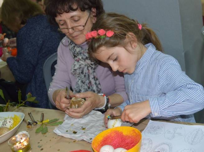 Ά&nu;&omicron;&iota;&xi;&eta; &kappa;&alpha;&iota; &Pi;&alpha;&sigma;&chi;&alpha;&lambda;&iota;ά &sigma;&tau;&alpha; &Gamma;&rho;&epsilon;&beta;&epsilon;&nu;ά &alpha;&pi;ό &tau;&omicron;&nu; &Pi;&omicron;&lambda;&iota;&tau;&iota;&sigma;&tau;&iota;&kappa;ό &Sigma;ύ&lambda;&lambda;&omicron;&gamma;&omicron; &Gamma;&rho;&epsilon;&beta;&epsilon;&nu;ώ&nu; &Pi;ί&nu;&delta;&omicron;&sigmaf; (VIDEO)