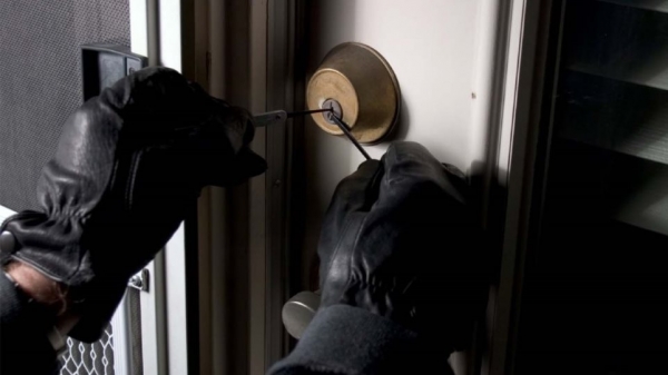 &Gamma;&rho;&epsilon;&beta;&epsilon;&nu;ά: &Delta;&iota;&alpha;&rho;&rho;ή&kappa;&tau;&epsilon;&sigmaf; &mu;&pi;ή&kappa;&alpha;&nu; &sigma;&epsilon; &epsilon;&xi;&omicron;&chi;&iota;&kappa;ά, έ&phi;&alpha;&gamma;&alpha;&nu;, &kappa;&omicron;&iota;&mu;ή&theta;&eta;&kappa;&alpha;&nu; &kappa;&alpha;&iota; έ&phi;&upsilon;&gamma;&alpha;&nu; &chi;&omega;&rho;ί&sigmaf; &nu;&alpha;... &kappa;&lambda;έ&psi;&omicron;&upsilon;&nu; &tau;ί&pi;&omicron;&tau;&alpha;!