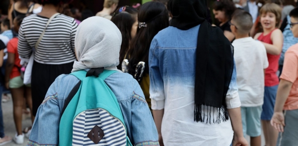 &Alpha;&lambda;ή&theta;&epsilon;&iota;&epsilon;&sigmaf; ... &gamma;&iota;&alpha; &tau;&iota;&sigmaf; &alpha;&nu;&omicron;&iota;&chi;&tau;έ&sigmaf; &delta;&omicron;&mu;έ&sigmaf; &phi;&iota;&lambda;&omicron;&xi;&epsilon;&nu;ί&alpha;&sigmaf;