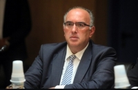 &Omicron; &beta;&omicron;&upsilon;&lambda;&epsilon;&upsilon;&tau;ή&sigmaf; &tau;&eta;&sigmaf; &Nu;έ&alpha;&sigmaf; &Delta;&eta;&mu;&omicron;&kappa;&rho;&alpha;&tau;ί&alpha;&sigmaf; &Mu;&iota;&chi;ά&lambda;&eta;&sigmaf; &Pi;&alpha;&pi;&alpha;&delta;ό&pi;&omicron;&upsilon;&lambda;&omicron;&sigmaf; &sigma;&tau;&omicron; &delta;&epsilon;&lambda;&tau;ί&omicron; &tau;&omicron;&upsilon; West (VIDEO)
