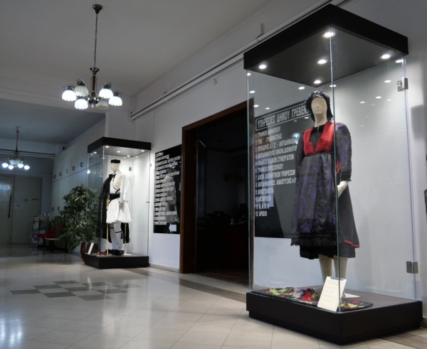 &Delta;ή&mu;&omicron;&sigmaf; &Gamma;&rho;&epsilon;&beta;&epsilon;&nu;ώ&nu;: &Mu;&iota;&alpha; ό&mu;&omicron;&rho;&phi;&eta; &gamma;&omega;&nu;&iota;ά &pi;&alpha;&rho;ά&delta;&omicron;&sigma;&eta;&sigmaf; &kappa;&alpha;&iota; &tau;&omicron;&upsilon;&rho;&iota;&sigma;&mu;&omicron;ύ &delta;&eta;&mu;&iota;&omicron;&upsilon;&rho;&gamma;ή&theta;&eta;&kappa;&epsilon; &sigma;&tau;&omicron; &Delta;&eta;&mu;&alpha;&rho;&chi;&epsilon;ί&omicron;