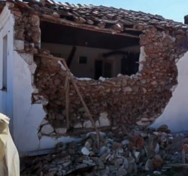 &Pi;&lambda;ί&nu;&theta;&omicron;&iota; &kappa;&alpha;&iota; &kappa;έ&rho;&alpha;&mu;&omicron;&iota;...