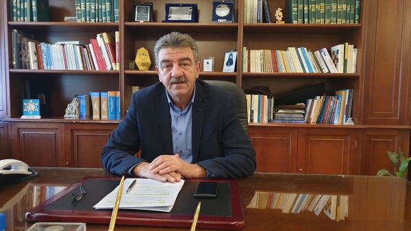 &Delta;ή&mu;&alpha;&rho;&chi;&omicron;&sigmaf; &Gamma;&rho;&epsilon;&beta;&epsilon;&nu;ώ&nu;: Ό&chi;&iota; &sigma;&tau;&omicron; &kappa;&lambda;&epsilon;ί&sigma;&iota;&mu;&omicron; &tau;&omicron;&upsilon; &sigma;&tau;&rho;&alpha;&tau;&omicron;&pi;έ&delta;&omicron;&upsilon; &Gamma;&rho;&epsilon;&beta;&epsilon;&nu;ώ&nu;