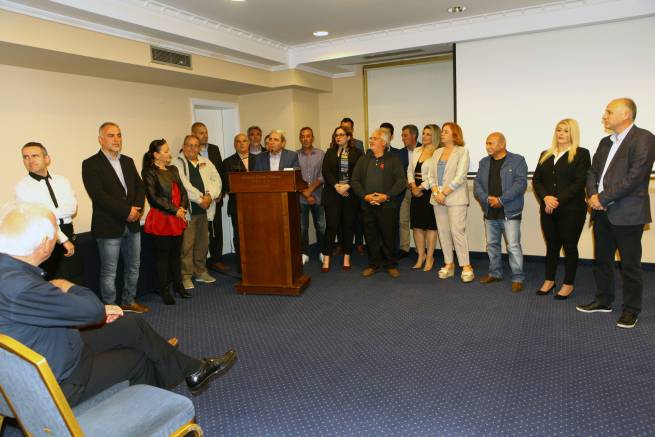 &Omicron;&mu;&iota;&lambda;ί&alpha; &tau;&omicron;&upsilon; &upsilon;&pi;&omicron;&psi;&eta;&phi;ί&omicron;&upsilon; &Delta;&eta;&mu;ά&rho;&chi;&omicron;&upsilon; &Gamma;&rho;&epsilon;&beta;&epsilon;&nu;ώ&nu; &Kappa;ώ&sigma;&tau;&alpha; &Pi;&alpha;&lambda;ά&sigma;&kappa;&alpha; &sigma;&tau;&iota;&sigmaf; &Gamma;&rho;&epsilon;&beta;&epsilon;&nu;&iota;ώ&tau;&iota;&sigma;&sigma;&epsilon;&sigmaf; &kappa;&alpha;&iota; &tau;&omicron;&upsilon;&sigmaf; &Gamma;&rho;&epsilon;&beta;&epsilon;&nu;&iota;ώ&tau;&epsilon;&sigmaf; &tau;&eta;&sigmaf; &Theta;&epsilon;&sigma;&sigma;&alpha;&lambda;&omicron;&nu;ί&kappa;&eta;&sigmaf;.