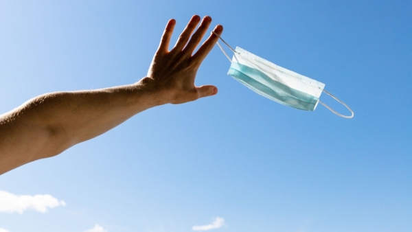 &Tau;έ&lambda;&omicron;&sigmaf; &omicron;&iota; &mu;ά&sigma;&kappa;&epsilon;&sigmaf; &gamma;&iota;&alpha; ό&lambda;&omicron;&upsilon;&sigmaf; &alpha;&pi;ό &Pi;έ&mu;&pi;&tau;&eta; &sigma;&epsilon; &epsilon;&xi;&omega;&tau;&epsilon;&rho;&iota;&kappa;&omicron;ύ&sigmaf; &chi;ώ&rho;&omicron;&upsilon;