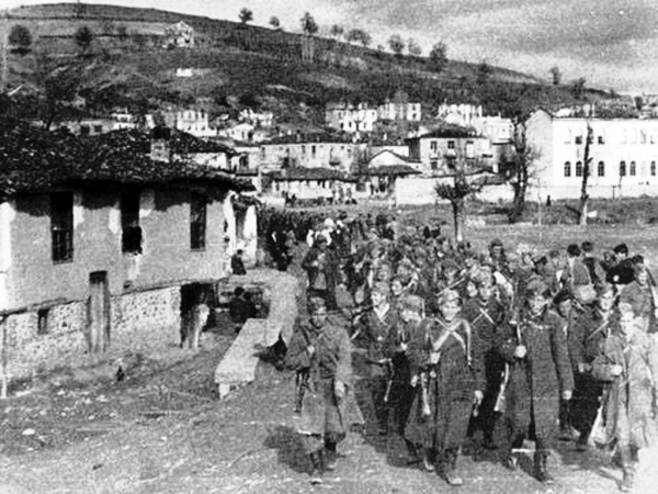 24 &Mu;&alpha;&rho;&tau;ί&omicron;&upsilon; 1943 Ύ&sigma;&tau;&epsilon;&rho;&alpha; &alpha;&pi;ό &pi;&omicron;&lambda;&upsilon;ή&mu;&epsilon;&rho;&epsilon;&sigmaf; &mu;ά&chi;&epsilon;&sigmaf;, &omicron; &Epsilon;&Lambda;&Alpha;&Sigma; &alpha;&pi;&epsilon;&lambda;&epsilon;&upsilon;&theta;&epsilon;&rho;ώ&nu;&epsilon;&iota; &tau;&alpha; &Gamma;&rho;&epsilon;&beta;&epsilon;&nu;ά.