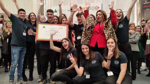 &Tau;&eta; &delta;&epsilon;ύ&tau;&epsilon;&rho;&eta; &theta;έ&sigma;&eta; &sigma;&epsilon; &delta;&iota;&alpha;&gamma;&omega;&nu;&iota;&sigma;&mu;ό &epsilon;&pi;&iota;&chi;&epsilon;&iota;&rho;&eta;&mu;&alpha;&tau;&iota;&kappa;ό&tau;&eta;&tau;&alpha;&sigmaf; &alpha;&pi;έ&sigma;&pi;&alpha;&sigma;&alpha;&nu; &mu;&alpha;&theta;&eta;&tau;έ&sigmaf; &tau;&eta;&sigmaf; &Alpha;&mu;&epsilon;&rho;&iota;&kappa;&alpha;&nu;&iota;&kappa;ή&sigmaf; &Gamma;&epsilon;&omega;&rho;&gamma;&iota;&kappa;ή&sigmaf; &Sigma;&chi;&omicron;&lambda;ή&sigmaf;