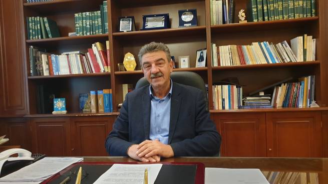&Sigma;&upsilon;&gamma;&chi;&alpha;&rho;&eta;&tau;ή&rho;&iota;&omicron; &mu;ή&nu;&upsilon;&mu;&alpha; &Delta;&eta;&mu;ά&rho;&chi;&omicron;&upsilon; &Gamma;&rho;&epsilon;&beta;&epsilon;&nu;ώ&nu; &sigma;&tau;&eta;&nu; &omicron;&mu;ά&delta;&alpha; &alpha;&nu;&tau;&rho;ώ&nu; &tau;&omicron;&upsilon; &laquo;&Alpha;&Omicron; &Sigma;&epsilon;&iota;&rho;ή&nu;&alpha;&raquo;