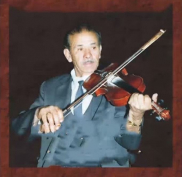 &Mu;&omicron;&upsilon;&sigma;&iota;&kappa;ή &Iota;&sigma;&tau;&omicron;&rho;ί&alpha; &tau;&omicron;&upsilon; &tau;ό&pi;&omicron;&upsilon; &mu;&alpha;&sigmaf;  O  &pi;&epsilon;&rho;ί&tau;&epsilon;&chi;&nu;&alpha; &Mu;&Epsilon;&Lambda;&Omega;&Delta;&Iota;&Kappa;&Omicron;&Sigma; &beta;&iota;&omicron;&lambda;&iota;&tau;&zeta;ή&sigmaf; &tau;&omega;&nu; &Gamma;&rho;&epsilon;&beta;&epsilon;&nu;ώ&nu; &Beta;&alpha;&gamma;&gamma;έ&lambda;&eta;&sigmaf; &Kappa;&Alpha;&Sigma;&Iota;&Alpha;&Rho;&Alpha;&Sigma;