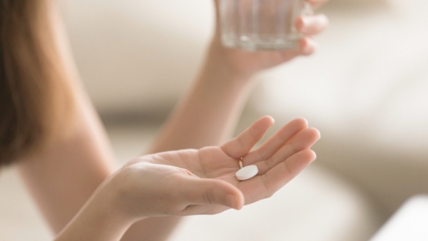 &Sigma;&epsilon; 300 &alpha;&sigma;&theta;&epsilon;&nu;&epsilon;ί&sigmaf; &mu;&epsilon; &kappa;&omicron;&rho;&omega;&nu;&omicron;ϊό &eta; &chi;&omicron;&rho;ή&gamma;&eta;&sigma;&eta; &kappa;&omicron;&lambda;&chi;&iota;&kappa;ί&nu;&eta;&sigmaf; &sigma;&tau;&eta;&nu; &Epsilon;&lambda;&lambda;ά&delta;&alpha; - &Sigma;&epsilon; έ&nu;&alpha; &mu;ή&nu;&alpha; &tau;&alpha; &alpha;&pi;&omicron;&tau;&epsilon;&lambda;έ&sigma;&mu;&alpha;&tau;&alpha;