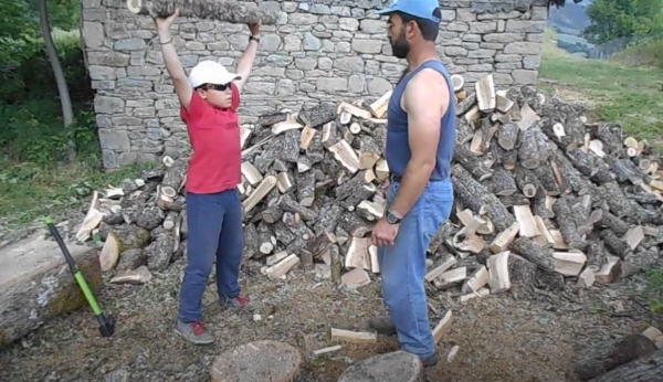 &Mu;&iota;&alpha; &delta;&iota;&alpha;&phi;&omicron;&rho;&epsilon;&tau;&iota;&kappa;ή &epsilon;&xi;&alpha;&tau;&omicron;&mu;&iota;&kappa;&epsilon;&upsilon;&mu;έ&nu;&eta; &pi;&rho;&omicron;&pi;ό&nu;&eta;&sigma;&eta; &Pi;&upsilon;&gamma;&mu;&alpha;&chi;ί&alpha;&sigmaf;!