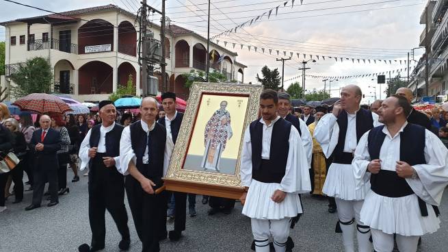 &Tau;&alpha; &Gamma;&rho;&epsilon;&beta;&epsilon;&nu;ά &gamma;&iota;&omicron;&rho;&tau;ά&zeta;&omicron;&upsilon;&nu; &tau;&omicron;&nu; &Pi;&omicron;&lambda;&iota;&omicron;ύ&chi;&omicron; &tau;&omicron;&upsilon;&sigmaf; Ά&gamma;&iota;&omicron; &Alpha;&chi;ί&lambda;&lambda;&epsilon;&iota;&omicron; (VIDEO)
