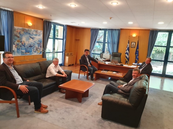 &Sigma;&upsilon;&nu;ά&nu;&tau;&eta;&sigma;&eta; &mu;&epsilon; &tau;&omicron;&nu; &Upsilon;&pi;&omicron;&upsilon;&rho;&gamma;ό &Upsilon;&pi;&omicron;&delta;&omicron;&mu;ώ&nu; &kappa;&alpha;&iota; &Mu;&epsilon;&tau;&alpha;&phi;&omicron;&rho;ώ&nu;