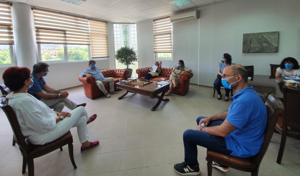 &Pi;&alpha;&nu;&epsilon;&pi;&iota;&sigma;&tau;ή&mu;&iota;&omicron; &Delta;&upsilon;&tau;&iota;&kappa;ή&sigmaf; &Mu;&alpha;&kappa;&epsilon;&delta;&omicron;&nu;ί&alpha;&sigmaf;: &Mu;&epsilon; &psi;&upsilon;&chi;&omicron;&lambda;ό&gamma;&omicron;&upsilon;&sigmaf; &sigma;&tau;&epsilon;&lambda;&epsilon;&chi;ώ&theta;&eta;&kappa;&epsilon; &eta; &delta;&omicron;&mu;ή &Mu;&omicron;&nu;ά&delta;&alpha;&sigmaf; &Upsilon;&pi;&omicron;&sigma;&tau;ή&rho;&iota;&xi;&eta;&sigmaf; &Phi;&omicron;&iota;&tau;&eta;&tau;ώ&nu; &Epsilon;&upsilon;&pi;&alpha;&theta;ώ&nu; &Omicron;&mu;ά&delta;&omega;&nu;