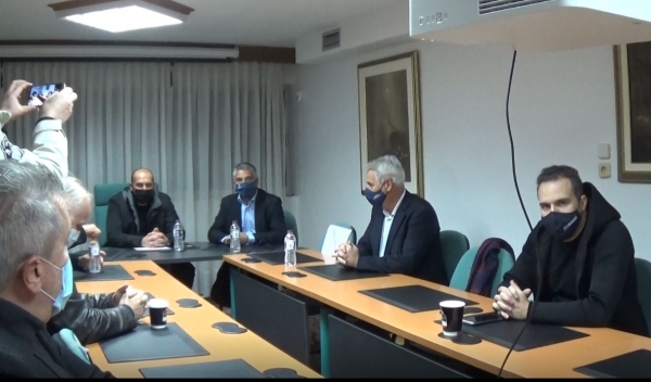 &Sigma;&upsilon;&nu;ά&nu;&tau;&eta;&sigma;&eta; &Delta;.&Tau;&zeta;&alpha;&nu;&alpha;&kappa;ό&pi;&omicron;&upsilon;&lambda;&omicron;&upsilon; &mu;&epsilon; &epsilon;&kappa;&pi;&rho;&omicron;&sigma;ώ&pi;&omicron;&upsilon;&sigmaf; &tau;&omicron;&upsilon;  &Epsilon;&pi;&iota;&mu;&epsilon;&lambda;&eta;&tau;&eta;&rho;ί&omicron;&upsilon; &kappa;&alpha;&iota; &tau;&omicron;&upsilon; &Epsilon;&mu;&pi;&omicron;&rho;&iota;&kappa;&omicron;ύ &sigma;&upsilon;&lambda;&lambda;ό&gamma;&omicron;&upsilon; &Gamma;&rho;&epsilon;&beta;&epsilon;&nu;ώ&nu; (VIDEO)