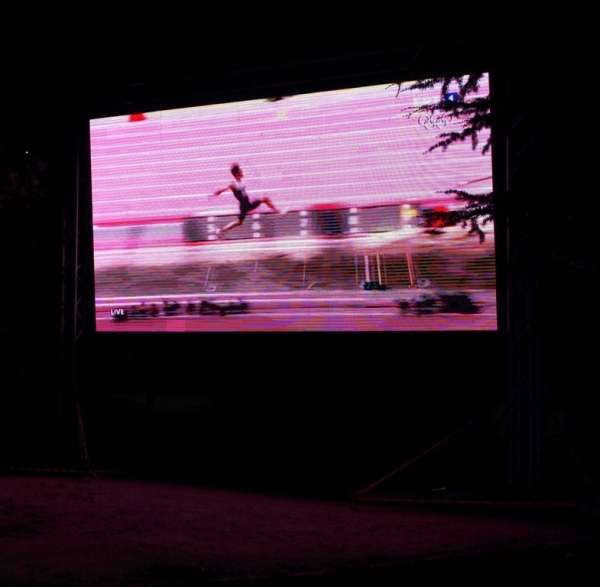 &Mu;ί&lambda;&tau;&omicron;&sigmaf; &Tau;&epsilon;&nu;&tau;ό&gamma;&lambda;&omicron;&upsilon;, &tau;&omicron; &chi;&rho;&upsilon;&sigma;ό &pi;&alpha;&iota;&delta;ί &alpha;&pi;&omicron; &tau;&alpha; &Gamma;&rho;&epsilon;&beta;&epsilon;&nu;ά &pi;&omicron;&upsilon; &alpha;&nu;έ&beta;&eta;&kappa;&epsilon; &sigma;&tau;&eta;&nu; &kappa;&omicron;&rho;&upsilon;&phi;ή &tau;&omicron;&upsilon; &kappa;ό&sigma;&mu;&omicron;&upsilon; (VIDEO)