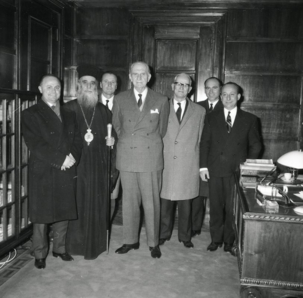 14 &Omicron;&kappa;&tau;&omega;&beta;&rho;ί&omicron;&upsilon; 1964, &omicron; &Kappa;&omega;&nu;&sigma;&tau;&alpha;&nu;&tau;ί&nu;&omicron;&sigmaf; &Tau;&alpha;&lambda;&iota;&alpha;&delta;&omicron;ύ&rho;&eta;&sigmaf; &alpha;&nu;&alpha;&kappa;&omicron;&iota;&nu;ώ&nu;&epsilon;&iota; &tau;&eta;&nu; ί&delta;&rho;&upsilon;&sigma;&eta; &tau;&omicron;&upsilon; &Nu;&omicron;&mu;&omicron;ύ &Gamma;&rho;&epsilon;&beta;&epsilon;&nu;ώ&nu;