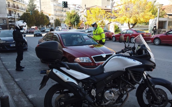 lockdown:  Έ&lambda;&epsilon;&gamma;&chi;&omicron;&iota; &kappa;&alpha;&iota;  &mu;&pi;&lambda;ό&kappa;&alpha; &tau;&eta;&sigmaf; &Alpha;&sigma;&tau;&upsilon;&nu;&omicron;&mu;ί&alpha;&sigmaf; &sigma;&tau;&eta;&nu; &pi;ό&lambda;&eta; &tau;&omega;&nu; &Gamma;&rho;&epsilon;&beta;&epsilon;&nu;ώ&nu;. (VIDEO)