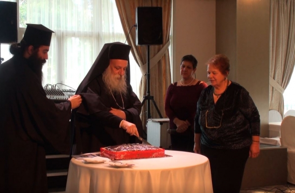 &Tau;&eta;&nu; &Beta;&alpha;&sigma;&iota;&lambda;ό&pi;&iota;&tau;&alpha; &tau;&eta;&sigmaf; &Nu;έ&alpha;&sigmaf; &Chi;&rho;&omicron;&nu;&iota;ά&sigmaf;, έ&kappa;&omicron;&psi;&epsilon; &eta; "&Epsilon;&Lambda;&Pi;&Iota;&Delta;&Alpha;" (video)