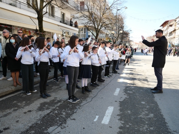 &Pi;&rho;ώ&tau;&eta; &epsilon;&mu;&phi;ά&nu;&iota;&sigma;&eta; &Phi;&iota;&lambda;&alpha;&rho;&mu;&omicron;&nu;&iota;&kappa;ή&sigmaf; &Gamma;&rho;&epsilon;&beta;&epsilon;&nu;ώ&nu;