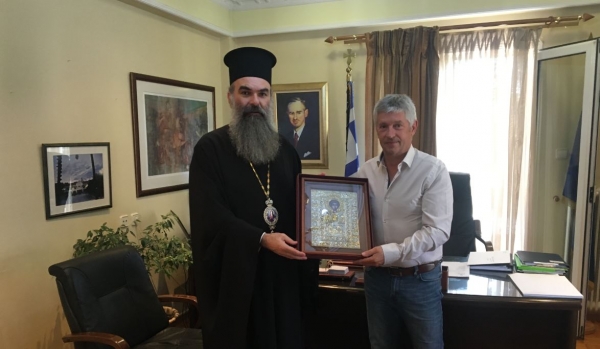 &Sigma;&upsilon;&nu;ά&nu;&tau;&eta;&sigma;&eta; &Delta;&eta;&mu;ά&rho;&chi;&omicron;&upsilon; &Delta;&epsilon;&sigma;&kappa;ά&tau;&eta;&sigmaf; &mu;&epsilon; &tau;&omicron; &Sigma;&epsilon;&beta;&alpha;&sigma;&mu;&iota;ό&tau;&alpha;&tau;&omicron; &Mu;&eta;&tau;&rho;&omicron;&pi;&omicron;&lambda;ί&tau;&eta; &Epsilon;&lambda;&alpha;&sigma;&sigma;ό&nu;&alpha;&sigmaf; &kappa;.&Chi;&alpha;&rho;ί&tau;&omega;&nu;&alpha;