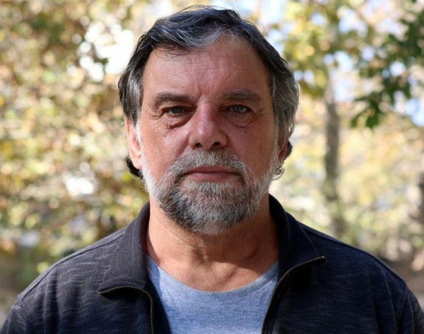 &Sigma;&tau;έ&phi;&alpha;&nu;&omicron;&sigmaf; &Pi;&rho;ά&sigma;&sigma;&omicron;&sigmaf;: &Sigma;&epsilon; &ldquo;ά&lambda;&lambda;&omicron; &gamma;ή&pi;&epsilon;&delta;&omicron; &pi;&epsilon;&tau;ά&epsilon;&iota; &tau;&eta; &mu;&pi;ά&lambda;&alpha;&rdquo; &omicron; &Pi;&epsilon;&rho;&iota;&phi;&epsilon;&rho;&epsilon;&iota;ά&rho;&chi;&eta;&sigmaf;