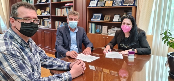 1,2 &epsilon;&kappa;&alpha;&tau;&omicron;&mu;&mu;ύ&rho;&iota;&alpha; &epsilon;&upsilon;&rho;ώ &gamma;&iota;&alpha; &alpha;&gamma;&rho;&omicron;&tau;&iota;&kappa;ή &omicron;&delta;&omicron;&pi;&omicron;&iota;ί&alpha; &sigma;&epsilon; &Kappa;&iota;&beta;&omega;&tau;ό, Ά&gamma;&iota;&omicron; &Gamma;&epsilon;ώ&rho;&gamma;&iota;&omicron; &kappa;&alpha;&iota; &Epsilon;&lambda;&epsilon;ύ&theta;&epsilon;&rho;&omicron; - Έ&rho;&gamma;&omicron;-&alpha;&nu;ά&sigma;&alpha; &gamma;&iota;&alpha; &gamma;&epsilon;&omega;&rho;&gamma;&omicron;ύ&sigmaf; &kappa;&alpha;&iota; &kappa;&tau;&eta;&nu;&omicron;&tau;&rho;ό&phi;&omicron;&upsilon;&sigmaf;