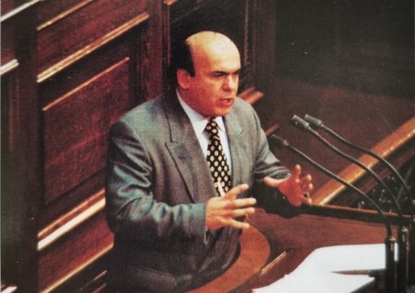 &Kappa;&upsilon;&rho;&iota;ά&kappa;&omicron;&sigmaf; &Tau;&alpha;&tau;&alpha;&rho;ί&delta;&eta;&sigmaf;: K&alpha;&iota; &pi;ά&lambda;&iota; &epsilon;&pi;ί&kappa;&alpha;&iota;&rho;&omicron; έ&nu;&alpha; &pi;&rho;&omicron;&eta;&gamma;&omicron;ύ&mu;&epsilon;&nu;ό &mu;&omicron;&upsilon; ά&rho;&theta;&rho;&omicron;