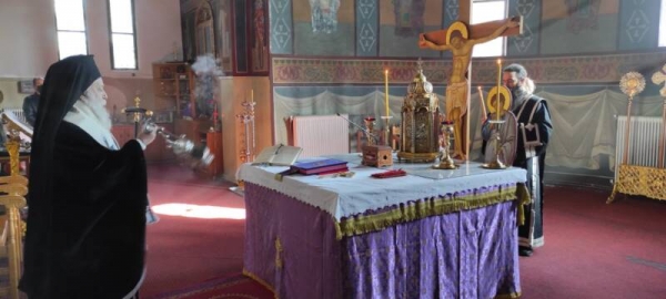 &Omicron; &Mu;&eta;&tau;&rho;&omicron;&pi;&omicron;&lambda;ί&tau;&eta;&sigmaf; &mu;&alpha;&sigmaf; &sigma;&tau;&eta;&nu; &Kappa;&iota;&beta;&omega;&tau;ό &kappa;&alpha;&iota; &sigma;&tau;&omicron;&nu; &Alpha;&iota;&mu;&iota;&lambda;&iota;&alpha;&nu;ό