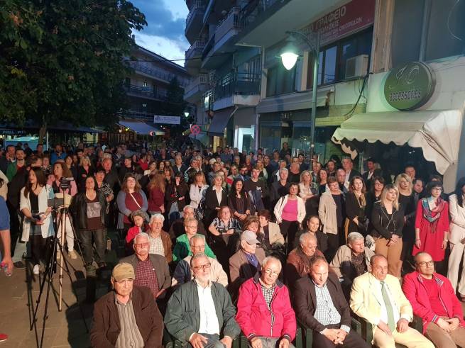 &Sigma;&epsilon; &mu;ί&alpha; &mu;&epsilon;&gamma;&alpha;&lambda;&epsilon;&iota;ώ&delta;&eta; &sigma;&epsilon; &pi;&lambda;ή&theta;&omicron;&sigmaf; &kappa;&alpha;&iota; &pi;&alpha;&lambda;&mu;ό &sigma;&upsilon;&gamma;&kappa;έ&nu;&tau;&rho;&omega;&sigma;&eta; &mu;ί&lambda;&eta;&sigma;&epsilon; &sigma;&tau;&alpha; &Gamma;&rho;&epsilon;&beta;&epsilon;&nu;ά &omicron; &upsilon;&pi;. &Delta;ή&mu;&alpha;&rho;&chi;&omicron;&sigmaf; &Gamma;&iota;ά&nu;&nu;&eta;&sigmaf; &Pi;&alpha;&pi;&alpha;&delta;ό&pi;&omicron;&upsilon;&lambda;&omicron;&sigmaf;