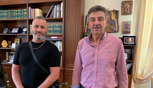 &Upsilon;&pi;ά&lambda;&lambda;&eta;&lambda;&omicron;&sigmaf; &tau;&omicron;&upsilon; &Delta;ή&mu;&omicron;&upsilon; &Gamma;&rho;&epsilon;&beta;&epsilon;&nu;ώ&nu; &beta;&rho;ή&kappa;&epsilon; &kappa;&alpha;&iota; &pi;&alpha;&rho;έ&delta;&omega;&sigma;&epsilon; &pi;&omicron;&rho;&tau;&omicron;&phi;ό&lambda;&iota;