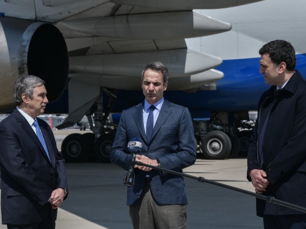 K. M&eta;&tau;&sigma;&omicron;&tau;ά&kappa;&eta;&sigmaf;: &ldquo;&Sigma;&upsilon;&gamma;&kappa;&iota;&nu;&eta;&tau;&iota;&kappa;ή &eta; &pi;&rho;&omega;&tau;&omicron;&beta;&omicron;&upsilon;&lambda;ί&alpha; &tau;&eta;&sigmaf; &gamma;&upsilon;&nu;&alpha;ί&kappa;&alpha;&sigmaf; &sigma;&tau;&alpha; &Gamma;&rho;&epsilon;&beta;&epsilon;&nu;ά &pi;&omicron;&upsilon; &mu;ό&nu;&eta; &tau;&eta;&sigmaf; έ&sigma;&pi;&epsilon;&upsilon;&sigma;&epsilon; &nu;&alpha; &rho;ά&psi;&epsilon;&iota; &mu;ά&sigma;&kappa;&epsilon;&sigmaf; &gamma;&iota;&alpha; &nu;&alpha; &tau;&iota;&sigmaf; &pi;&rho;&omicron;&sigma;&phi;έ&rho;&epsilon;&iota; &sigma;&tau;&omicron; &nu;&omicron;&sigma;&omicron;&kappa;&omicron;&mu;&epsilon;ί&omicron;