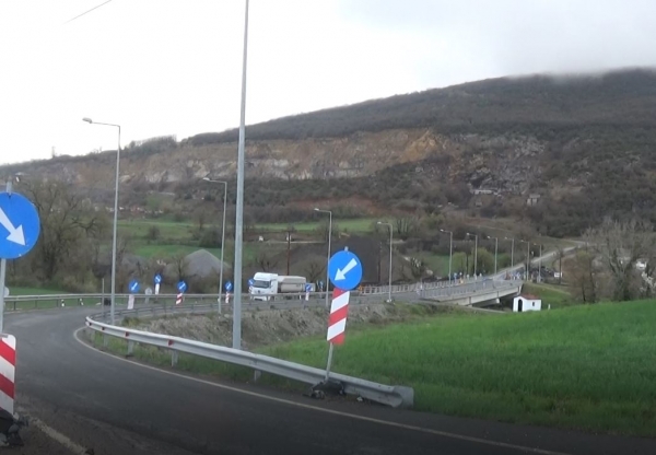 &Pi;&rho;&omicron;&beta;&lambda;ή&mu;&alpha;&tau;&alpha; &sigma;&tau;&eta; &delta;&iota;έ&lambda;&epsilon;&upsilon;&sigma;&eta; &tau;&omega;&nu; &omicron;&chi;&eta;&mu;ά&tau;&omega;&nu; &sigma;&tau;&eta; &gamma;έ&phi;&upsilon;&rho;&alpha; &tau;&omega;&nu; &Beta;&epsilon;&nu;&tau;&zeta;ί&omega;&nu;  (VIDEO)