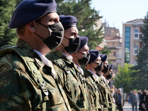 &Omicron; &Epsilon;&omicron;&rho;&tau;&alpha;&sigma;&mu;ό&sigmaf; &tau;&eta;&sigmaf; 28&eta;&sigmaf; &Omicron;&kappa;&tau;&omega;&beta;&rho;ί&omicron;&upsilon; &kappa;&alpha;&iota; &eta; &pi;&alpha;&rho;έ&lambda;&alpha;&sigma;&eta; &sigma;&tau;&alpha; &Gamma;&rho;&epsilon;&beta;&epsilon;&nu;ά (&phi;&omega;&tau;&omicron;-VIDEO)