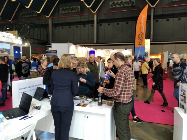 &Sigma;&upsilon;&mu;&mu;&epsilon;&tau;&omicron;&chi;ή &tau;&eta;&sigmaf; &Pi;&epsilon;&rho;&iota;&phi;έ&rho;&epsilon;&iota;&alpha;&sigmaf; &Delta;&upsilon;&tau;&iota;&kappa;ή&sigmaf; &Mu;&alpha;&kappa;&epsilon;&delta;&omicron;&nu;ί&alpha;&sigmaf; &sigma;&tau;&eta; &delta;&iota;&epsilon;&theta;&nu;ή &tau;&omicron;&upsilon;&rho;&iota;&sigma;&tau;&iota;&kappa;ή έ&kappa;&theta;&epsilon;&sigma;&eta; &laquo;VAKANTIEBEURS 2020&raquo;