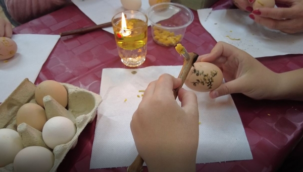 &Pi;&omicron;&lambda;&iota;&tau;&iota;&sigma;&tau;&iota;&kappa;ό&sigmaf; &Sigma;ύ&lambda;&lambda;&omicron;&gamma;&omicron;&sigmaf; &Gamma;&rho;&epsilon;&beta;&epsilon;&nu;ώ&nu; "&Pi;&Iota;&Nu;&Delta;&Omicron;&Sigma;": &Tau;&alpha; &pi;&alpha;&iota;&delta;&iota;ά &zeta;&omega;&gamma;&rho;ά&phi;&iota;&sigma;&alpha;&nu; &tau;&iota;&sigmaf; &pi;&alpha;&rho;&alpha;&delta;&omicron;&sigma;&iota;&alpha;&kappa;έ&sigmaf; "&pi;&epsilon;&rho;&delta;ί&kappa;&epsilon;&sigmaf;"  (VIDEO)