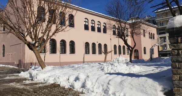 &Delta;ή&mu;&omicron;&sigmaf; &Gamma;&rho;&epsilon;&beta;&epsilon;&nu;ώ&nu;: &Kappa;&lambda;&epsilon;&iota;&sigma;&tau;ά &theta;&alpha; &epsilon;ί&nu;&alpha;&iota; &kappa;&alpha;&iota; &tau;&eta;&nu; &Pi;&alpha;&rho;&alpha;&sigma;&kappa;&epsilon;&upsilon;ή 19 &Phi;&epsilon;&beta;&rho;&omicron;&upsilon;&alpha;&rho;ί&omicron;&upsilon; &tau;&alpha; &sigma;&chi;&omicron;&lambda;&epsilon;ί&alpha; &lambda;ό&gamma;&omega; &tau;&omega;&nu; &pi;&omicron;&lambda;ύ &chi;&alpha;&mu;&eta;&lambda;ώ&nu; &theta;&epsilon;&rho;&mu;&omicron;&kappa;&rho;&alpha;&sigma;&iota;ώ&nu;