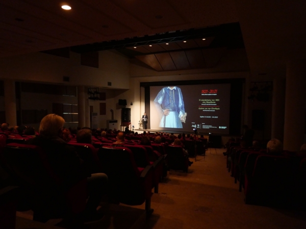 &Gamma;&iota;ώ&rho;&gamma;&omicron;&sigmaf; &Delta;&alpha;&sigma;&tau;&alpha;&mu;ά&nu;&eta;&sigmaf;: &laquo;&Omicron;&iota; &Gamma;&rho;&epsilon;&beta;&epsilon;&nu;&iota;ώ&tau;&epsilon;&sigmaf; ή&tau;&alpha;&nu; &kappa;&alpha;&iota; &epsilon;ί&nu;&alpha;&iota; &sigma;&eta;&mu;&alpha;&nu;&tau;&iota;&kappa;ό &kappa;&omicron;&mu;&mu;ά&tau;&iota; &tau;&eta;&sigmaf; &epsilon;&theta;&nu;&iota;&kappa;ή&sigmaf; &iota;&sigma;&tau;&omicron;&rho;ί&alpha;&sigmaf; &kappa;&alpha;&theta;ώ&sigmaf; &sigma;&upsilon;&gamma;&gamma;&rho;ά&psi;&alpha;&nu;&epsilon; &mu;&alpha;&zeta;ί &mu;&epsilon; &tau;&omicron;&upsilon;&sigmaf; &upsilon;&pi;ό&lambda;&omicron;&iota;&pi;&omicron;&upsilon;&sigmaf; Έ&lambda;&lambda;&eta;&nu;&epsilon;&sigmaf; &tau;&alpha; &kappa;&epsilon;&phi;ά&lambda;&alpha;&iota;&alpha; &tau;&eta;&sigmaf; &alpha;&pi;&epsilon;&lambda;&epsilon;&upsilon;&theta;έ&rho;&omega;&sigma;&eta;&sigmaf; &tau;&omicron;&upsilon; &gamma;έ&nu;&omicron;&upsilon;&sigmaf;&raquo;