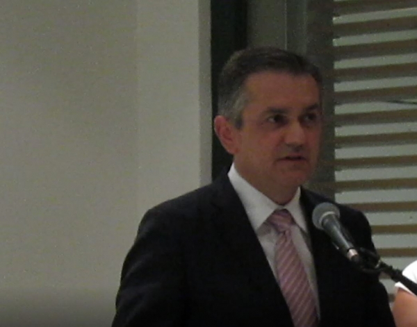 &Eta; &omicron;&mu;&iota;&lambda;ί&alpha; &tau;&omicron;&upsilon; &nu;έ&omicron;&upsilon; &Pi;&epsilon;&rho;&iota;&phi;&epsilon;&rho;&epsilon;&iota;ά&rho;&chi;&eta; &Delta;.&Mu;&alpha;&kappa;&epsilon;&delta;&omicron;&nu;ί&alpha;&sigmaf; &Gamma;. &Kappa;&alpha;&sigma;&alpha;&pi;ί&delta;&eta; &kappa;&alpha;&iota; &tau;&omega;&nu; &epsilon;&pi;ί &kappa;&epsilon;&phi;&alpha;&lambda;ή&sigmaf; &tau;&omega;&nu; &pi;&alpha;&rho;&alpha;&tau;ά&xi;&epsilon;&omega;&nu;