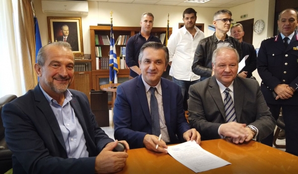 Έ&pi;&epsilon;&sigma;&alpha;&nu; &omicron;&iota; &upsilon;&pi;&omicron;&gamma;&rho;&alpha;&phi;έ&sigmaf; &gamma;&iota;&alpha; &tau;&eta;&nu; &omicron;&lambda;&omicron;&kappa;&lambda;ή&rho;&omega;&sigma;&eta; &tau;&eta;&sigmaf; &Sigma;&chi;&omicron;&lambda;ή&sigmaf; &Alpha;&sigma;&tau;&upsilon;&phi;&upsilon;&lambda;ά&kappa;&omega;&nu; (VIDEO)