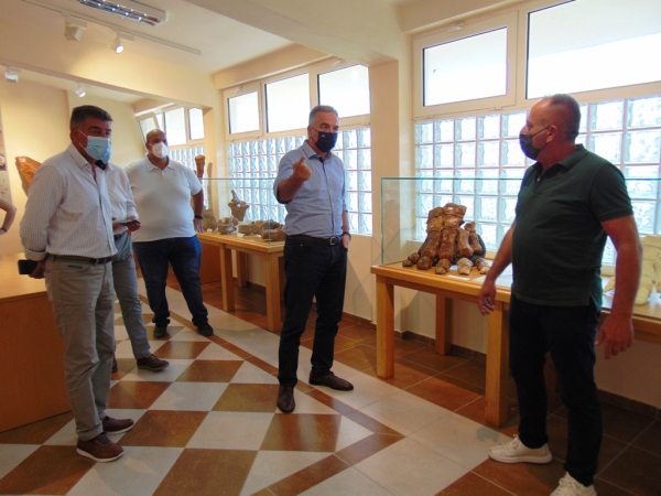 &Delta;ή&mu;&omicron;&sigmaf; &Gamma;&rho;&epsilon;&beta;&epsilon;&nu;ώ&nu;: &Epsilon;&pi;ί&sigma;&kappa;&epsilon;&psi;&eta; &Upsilon;&phi;&upsilon;&pi;&omicron;&upsilon;&rho;&gamma;&omicron;ύ &Epsilon;&sigma;&omega;&tau;&epsilon;&rho;&iota;&kappa;ώ&nu; &Sigma;&tau;&alpha;ύ&rho;&omicron;&upsilon; &Kappa;&alpha;&lambda;&alpha;&phi;ά&tau;&eta; &sigma;&tau;&omicron; &Kappa;έ&nu;&tau;&rho;&omicron; &Pi;&alpha;&lambda;&alpha;&iota;&omicron;&nu;&tau;&omicron;&lambda;&omicron;&gamma;ί&alpha;&sigmaf; &Mu;&eta;&lambda;&iota;ά&sigmaf;