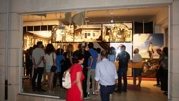 &Epsilon;&gamma;&kappa;&alpha;ί&nu;&iota;&alpha; &tau;&omega;&nu; &epsilon;&kappa;&theta;έ&sigma;&epsilon;&omega;&nu; &laquo;&Chi;&rho;&omega;&mu;&alpha;&tau;&omicron;-&mu;&epsilon;&gamma;&epsilon;&theta;ύ&nu;&sigma;&epsilon;&iota;&sigmaf;&raquo; &amp; &laquo;&Kappa;&alpha;&rho;έ-&kappa;&alpha;&rho;έ &eta; &alpha;&nu;ά&nu;&eta;&psi;&eta; &tau;&eta;&sigmaf; &pi;ό&lambda;&eta;&sigmaf;: &Gamma;&rho;&epsilon;&beta;&epsilon;&nu;ά 1945-1965&raquo; (VIDEO)