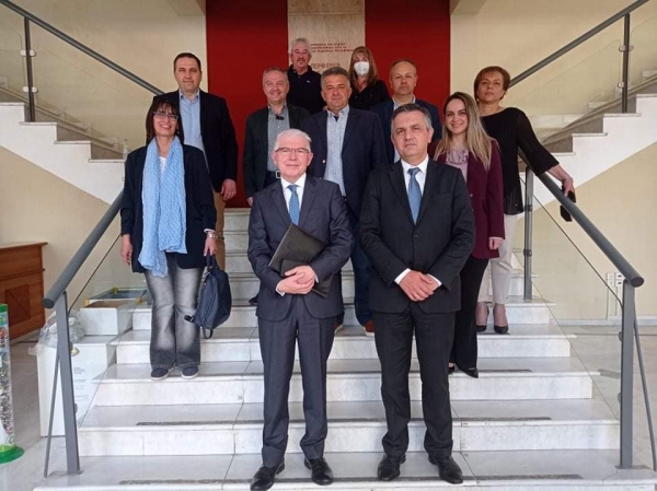 &Pi;.&Epsilon;. &Gamma;&rho;&epsilon;&beta;&epsilon;&nu;ώ&nu;: &Zeta;&eta;&tau;ή&mu;&alpha;&tau;&alpha; &pi;&omicron;&upsilon; &alpha;&phi;&omicron;&rho;&omicron;ύ&nu; &tau;&omicron;&upsilon;&sigmaf; &alpha;&gamma;&rho;ό&tau;&epsilon;&sigmaf; &tau;έ&theta;&eta;&kappa;&alpha;&nu; &upsilon;&pi;ό&psi;&iota;&nu; &tau;&omicron;&upsilon; &Pi;&rho;&omicron;έ&delta;&rho;&omicron;&upsilon; &tau;&omicron;&upsilon; &Epsilon;&Lambda;&Gamma;&Alpha;