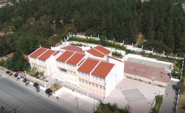 &Delta;ή&mu;&omicron;&sigmaf; &Gamma;&rho;&epsilon;&beta;&epsilon;&nu;ώ&nu;: &Mu;ί&alpha; ώ&rho;&alpha; &alpha;&rho;&gamma;ό&tau;&epsilon;&rho;&alpha; &theta;&alpha; &xi;&epsilon;&kappa;&iota;&nu;ή&sigma;&omicron;&upsilon;&nu; &tau;&alpha; &mu;&alpha;&theta;ή&mu;&alpha;&tau;&alpha; &alpha;ύ&rho;&iota;&omicron; &Pi;&alpha;&rho;&alpha;&sigma;&kappa;&epsilon;&upsilon;ή &lambda;ό&gamma;&omega; &tau;&omega;&nu; &chi;&alpha;&mu;&eta;&lambda;ώ&nu; &theta;&epsilon;&rho;&mu;&omicron;&kappa;&rho;&alpha;&sigma;&iota;ώ&nu;