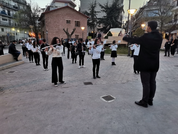 &Epsilon;&upsilon;&chi;&alpha;&rho;&iota;&sigma;&tau;ί&epsilon;&sigmaf;, &Epsilon;&upsilon;&chi;έ&sigmaf;, &tau;&omicron;&upsilon; &Sigma;&upsilon;&lambda;&lambda;ό&gamma;&omicron;&upsilon; &Phi;ί&lambda;&omega;&nu; &Phi;&iota;&lambda;&alpha;&rho;&mu;&omicron;&nu;&iota;&kappa;ή&sigmaf; &tau;&omicron;&upsilon; &Omicron;&rho;&phi;έ&alpha;
