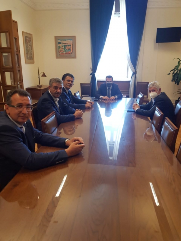 &Xi;&epsilon;&mu;&pi;&lambda;&omicron;&kappa;ά&rho;&epsilon;&iota; &eta; &alpha;&xi;&iota;&omicron;&pi;&omicron;ί&eta;&sigma;&eta; &tau;&omicron;&upsilon; &pi;&alpha;&lambda;&iota;&omicron;ύ &nu;&omicron;&sigma;&omicron;&kappa;&omicron;&mu;&epsilon;ί&omicron;&upsilon; &Gamma;&rho;&epsilon;&beta;&epsilon;&nu;ώ&nu; &mu;&epsilon;&tau;ά &tau;&eta; &sigma;&upsilon;&nu;ά&nu;&tau;&eta;&sigma;&eta; &Pi;ά&tau;&sigma;&eta; &kappa;&alpha;&iota; &Delta;&eta;&mu;ά&rho;&chi;&omega;&nu; &mu;&epsilon; &Pi;&lambda;&epsilon;ύ&rho;&eta;